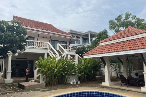 Chalet de 4 dormitorios en Ko Samui, Tailandia № 180143 - foto 11