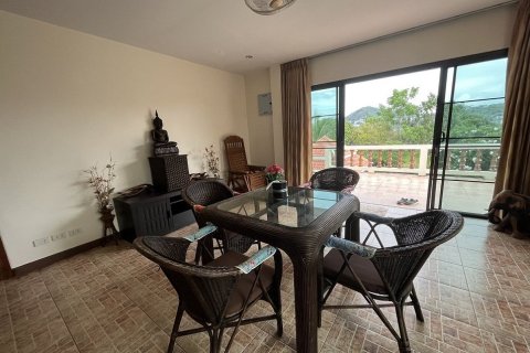 Chalet de 4 dormitorios en Ko Samui, Tailandia № 180143 - foto 12