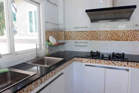Chalet de 4 dormitorios en Phuket, Tailandia № 114214 - foto 10