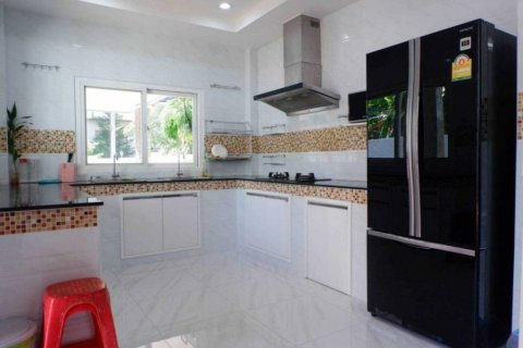 Chalet de 4 dormitorios en Phuket, Tailandia № 114214 - foto 9