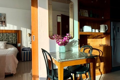 Apartamento de 2 habitaciones en Pattaya, Tailandia № 205771 - foto 2