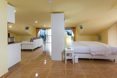 Chalet de 4 dormitorios en Ko Samui, Tailandia № 180169 - foto 13