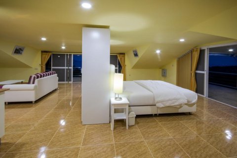 Chalet de 4 dormitorios en Ko Samui, Tailandia № 180169 - foto 17