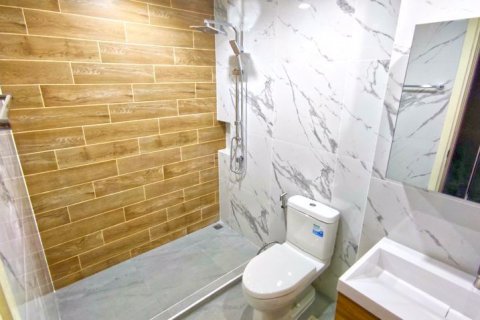 Condominio de 1 dormitorio en Watthana, Bangkok, Tailandia № 47608 - foto 12