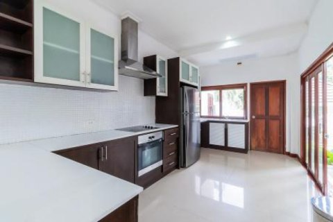 Chalet de 4 dormitorios en Hua Hin, Tailandia № 202804 - foto 3