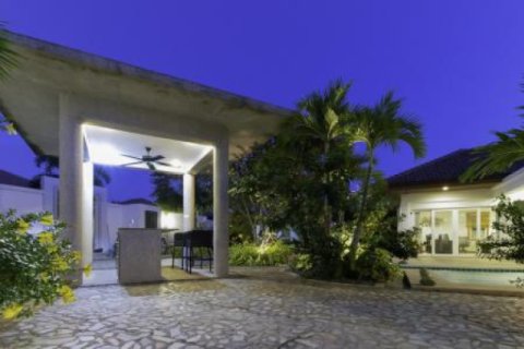 Chalet de 3 dormitorios en Hua Hin, Tailandia № 202802 - foto 5