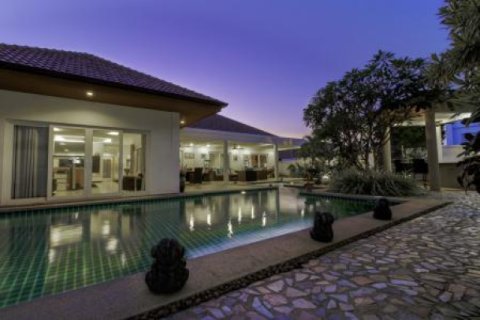 Chalet de 3 dormitorios en Hua Hin, Tailandia № 202802 - foto 3