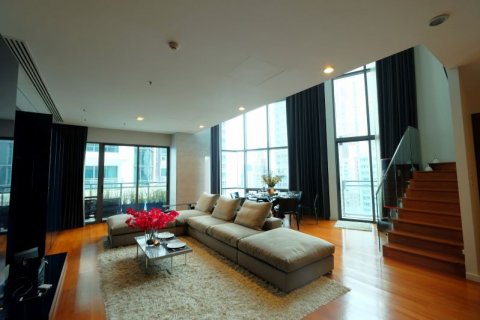 Condo à Bangkok, Thaïlande, 3 chambres № 68548 - photo 2