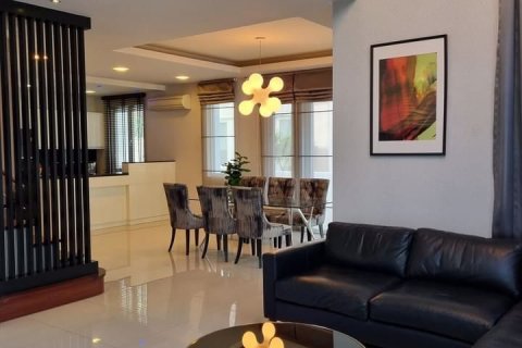 Casa de 5 dormitorios en Chatuchak, Bangkok, Tailandia № 47663