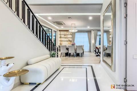 Haus in Bangkok, Thailand 5 Schlafzimmer № 189014 - Foto 2