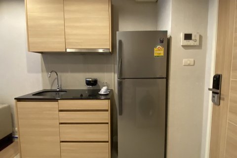 Estudio en el condominio en Watthana, Bangkok, Tailandia № 159626 - foto 16