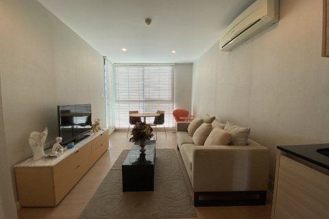 Estudio en el condominio en Watthana, Bangkok, Tailandia № 159626 - foto 2