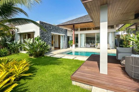 Casa de 3 dormitorios en Bang Tao, Tailandia № 175516 - foto 2