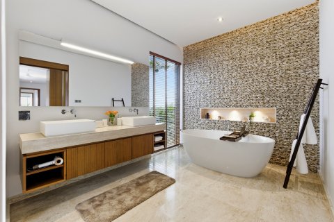 Casa de 3 dormitorios en Bang Tao, Tailandia № 175517 - foto 24