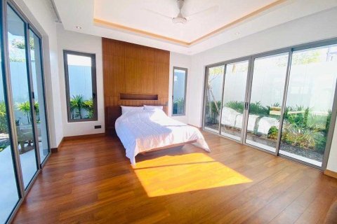 House in Bang Tao, Thailand 3 bedrooms № 175513 - photo 12