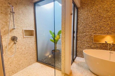 House in Bang Tao, Thailand 3 bedrooms № 175513 - photo 14