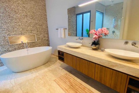 House in Bang Tao, Thailand 3 bedrooms № 175513 - photo 18