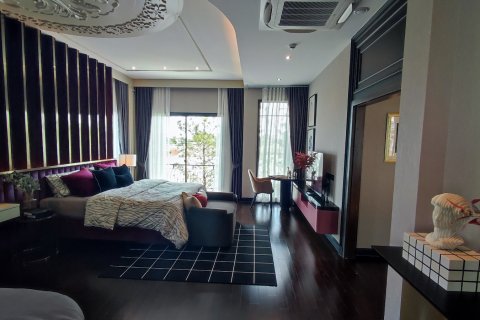 Chalet de 5 dormitorios en Lat Phrao, Bangkok, Tailandia № 165435 - foto 14