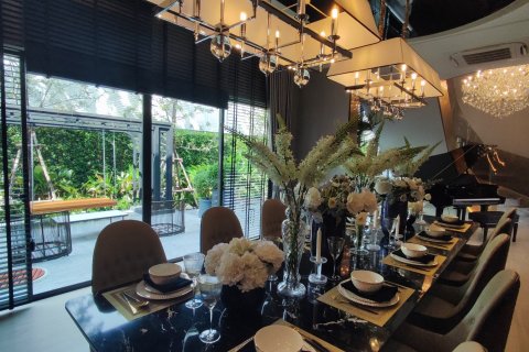 Chalet de 5 dormitorios en Lat Phrao, Bangkok, Tailandia № 165435 - foto 6