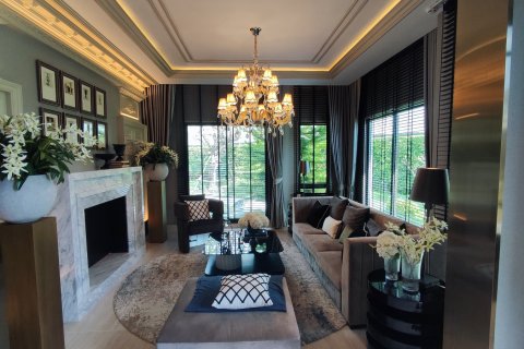 Chalet de 5 dormitorios en Lat Phrao, Bangkok, Tailandia № 165435 - foto 9