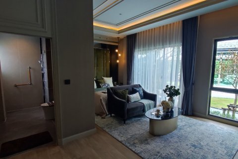 Chalet de 5 dormitorios en Lat Phrao, Bangkok, Tailandia № 165435 - foto 2