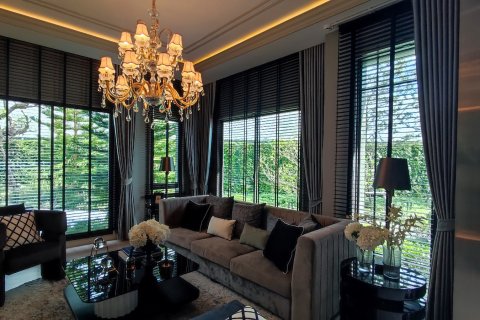 Chalet de 5 dormitorios en Lat Phrao, Bangkok, Tailandia № 165435 - foto 8