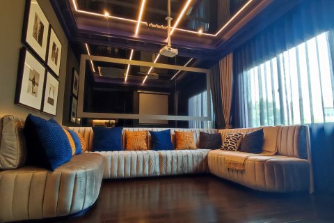 Chalet de 5 dormitorios en Lat Phrao, Bangkok, Tailandia № 165435 - foto 13