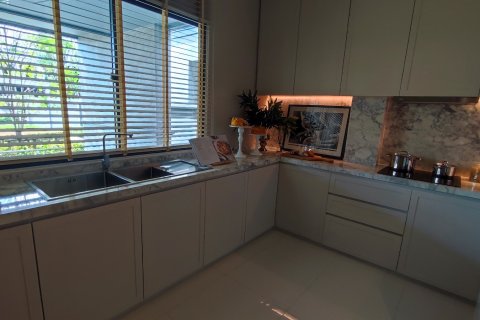 Villa in Lat Phrao, Bangkok, Thailand 4 bedrooms № 165436 - photo 4
