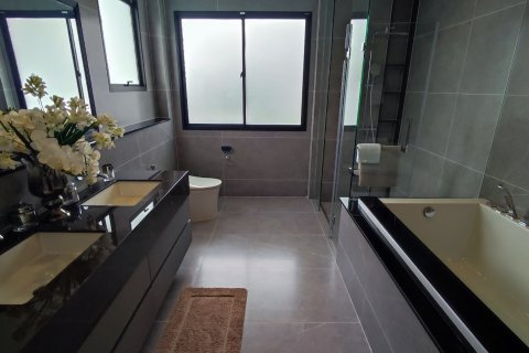 Villa in Lat Phrao, Bangkok, Thailand 4 bedrooms № 165436 - photo 16