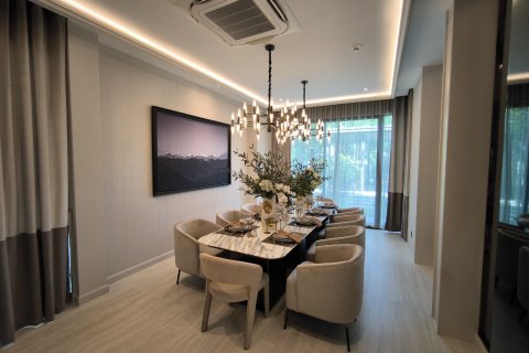 Chalet de 5 dormitorios en Bangkok, Tailandia № 165438 - foto 12