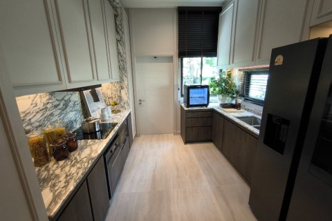 Chalet de 5 dormitorios en Bangkok, Tailandia № 165438 - foto 9