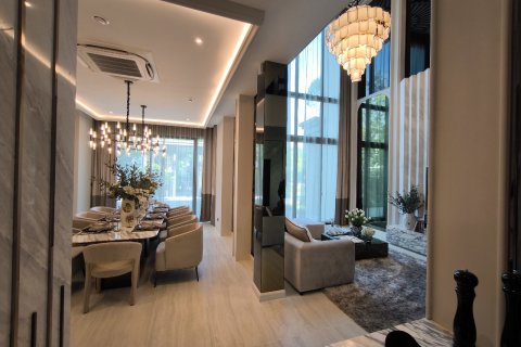 Chalet de 5 dormitorios en Bangkok, Tailandia № 165438 - foto 10