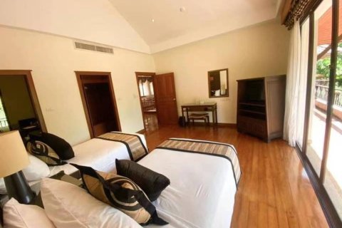 Chalet de 4 dormitorios en Phuket, Tailandia № 163838 - foto 5