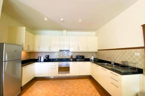 Chalet de 4 dormitorios en Phuket, Tailandia № 163838 - foto 2
