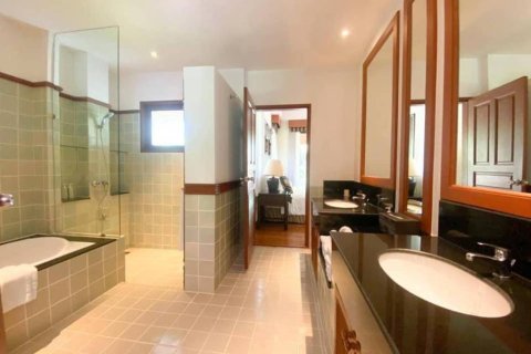 Chalet de 4 dormitorios en Phuket, Tailandia № 163838 - foto 3
