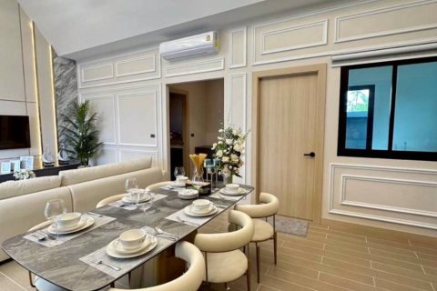 Chalet de 3 dormitorios en Pattaya, Tailandia № 163839 - foto 4