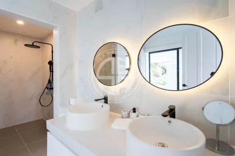 Chalet de 5 dormitorios en Phuket, Tailandia № 190693 - foto 30