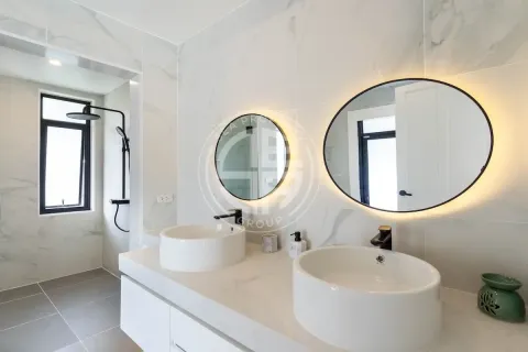 Chalet de 5 dormitorios en Phuket, Tailandia № 190693 - foto 21