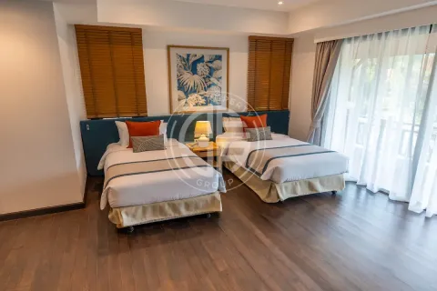 Chalet de 4 dormitorios en Bang Tao, Tailandia № 190695 - foto 6