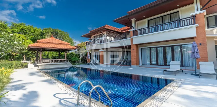 Chalet de 4 dormitorios en Bang Tao, Tailandia № 190695