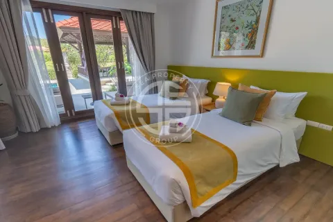 Chalet de 4 dormitorios en Bang Tao, Tailandia № 190695 - foto 8