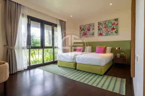 Chalet de 3 dormitorios en Bang Tao, Tailandia № 190690 - foto 7