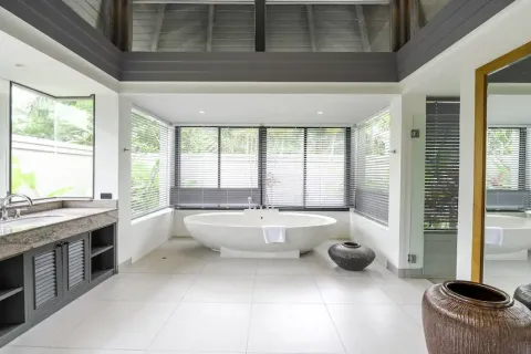 Chalet de 4 dormitorios en Bang Tao, Tailandia № 190692 - foto 12