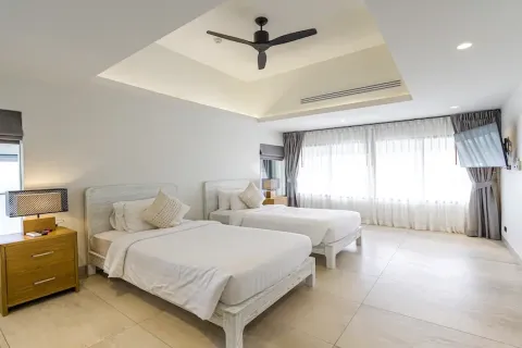 Chalet de 4 dormitorios en Bang Tao, Tailandia № 190692 - foto 13