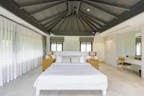 Chalet de 4 dormitorios en Bang Tao, Tailandia № 190692 - foto 9