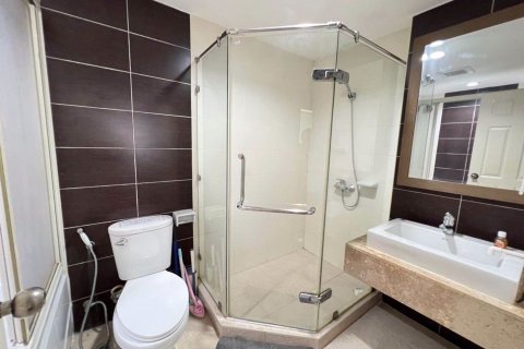Condo à Watthana, Bangkok, Thaïlande, 3 chambres № 47583 - photo 15