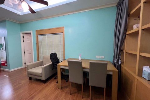 Condo à Watthana, Bangkok, Thaïlande, 3 chambres № 47583 - photo 5