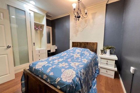 Condo à Watthana, Bangkok, Thaïlande, 3 chambres № 47583 - photo 12