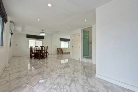 Casa de 3 dormitorios en Pattaya, Tailandia № 146900 - foto 8