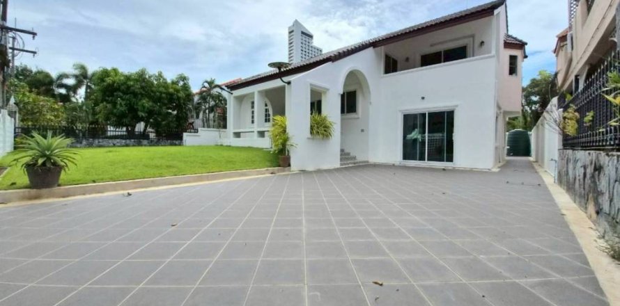 Casa de 3 dormitorios en Pattaya, Tailandia № 146900